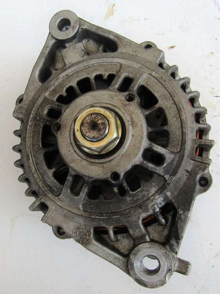 Alternador de cubierta de válvula de aluminio Nissan Almera N16 Motor QG15DE DOHC EFI usado Foto 3 de 4