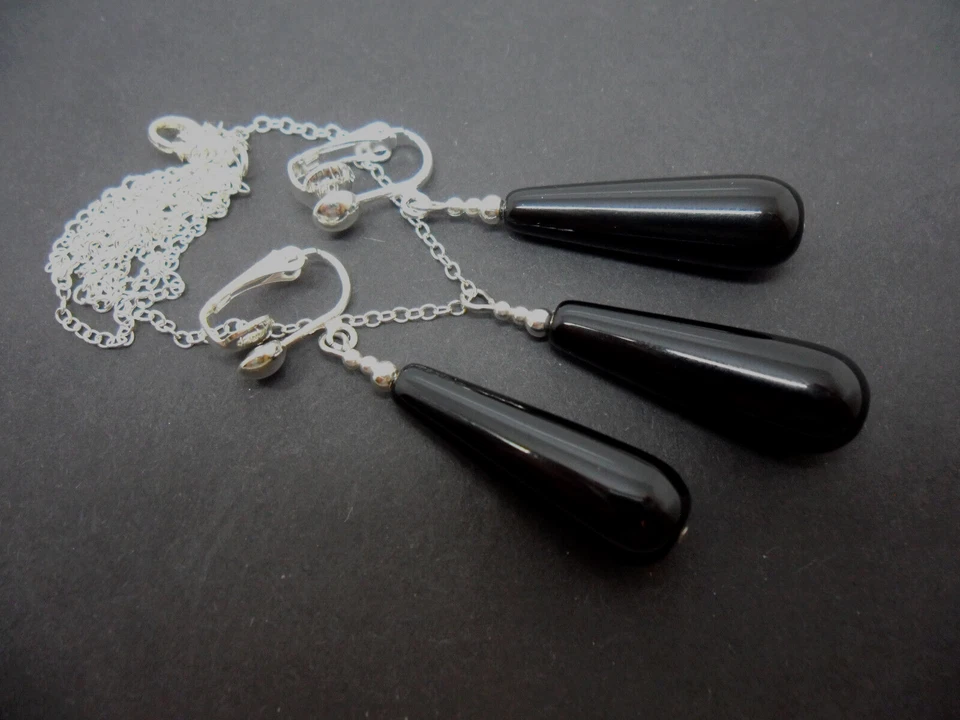 "HANDMADE" JUEGO DE COLLAR Y PENDIENTES CON CUENTAS DE LÁGRIMAS DE ÓNIX NEGRO. CADENA DE 18". NUEVO.