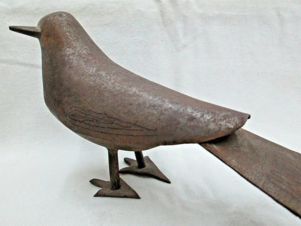 ANTIGUA ESTATUA PALOMA DE HIERRO ORIENTE MEDIO DISEÑOS DE PLATA INCRUSTADOS SIGLO XVIII Foto 4 de 4