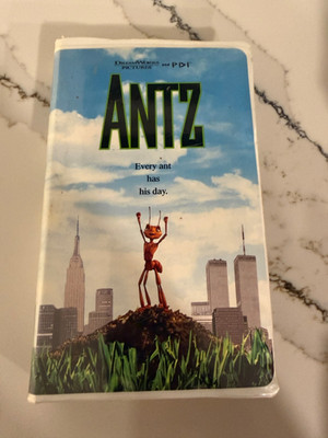 Antz (VHS, 1999, Dreamworks, Clamshell) Pre-Owned, Good Condition - TESTED