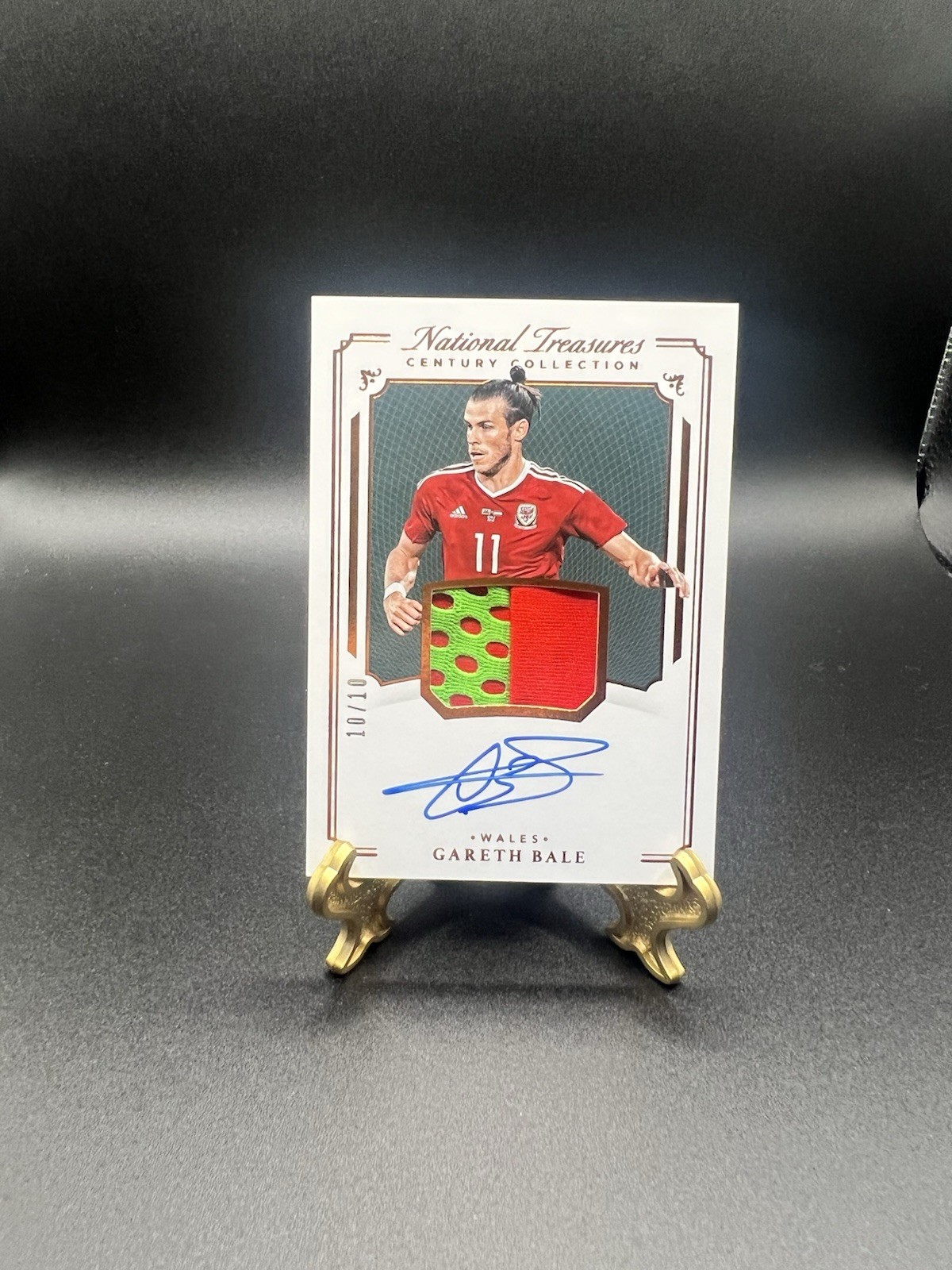 2018 National Treasures Soccer OnCard Game Worn Patch Auto /10 Gareth Bale Wales view 1