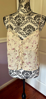 Arizona Jean Co Para Mujer L Beige Rosa Floral Rayón Camisola Encaje Botón Correas