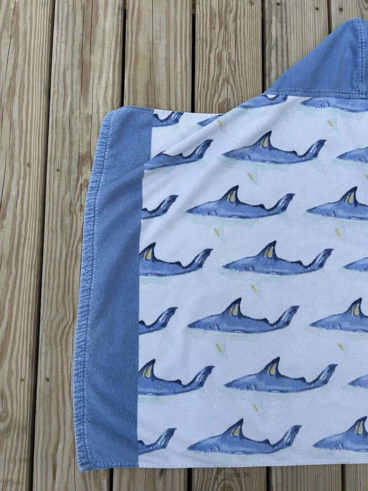 Toalla de playa con capucha Pottery Barn niños niños tiburón envoltura de baño buena forma usada Foto 2 de 4