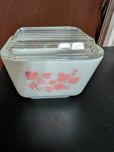 Vintage PYREX Pink Gooseberry 501-B 1-1/2 Cup Refrigerator Dish & Lid