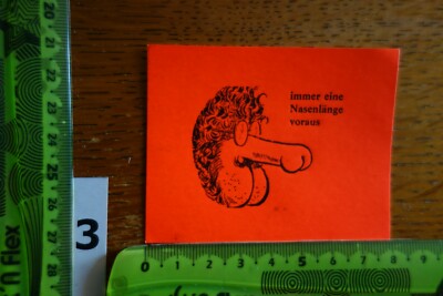 Alter Aufkleber Comic Cool Spruch IMMER EINE NASENLÄNGE VORAUS (B)