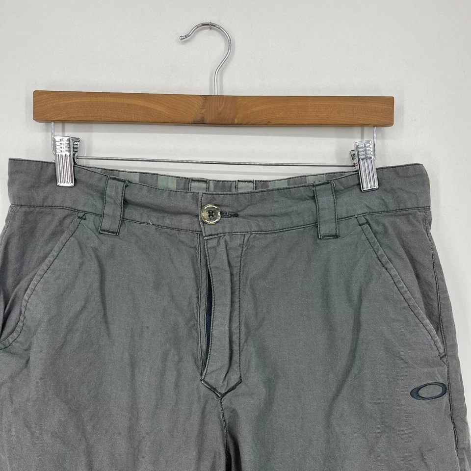 Pantalones Cortos Reversibles Oakley Para Hombre Talla 32 Gris Rayas Chino Bolsillos Logo Foto 4 de 4