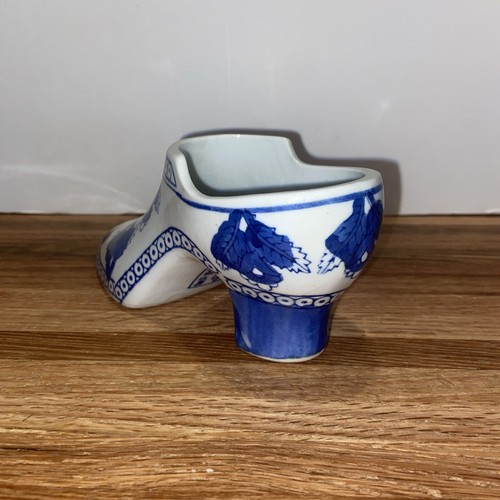 VINTAGE DECORATIVE CHINOISERIE BLUE AND WHITE PORCELAIN SHOE PLANTER 7" - Picture 5 of 13