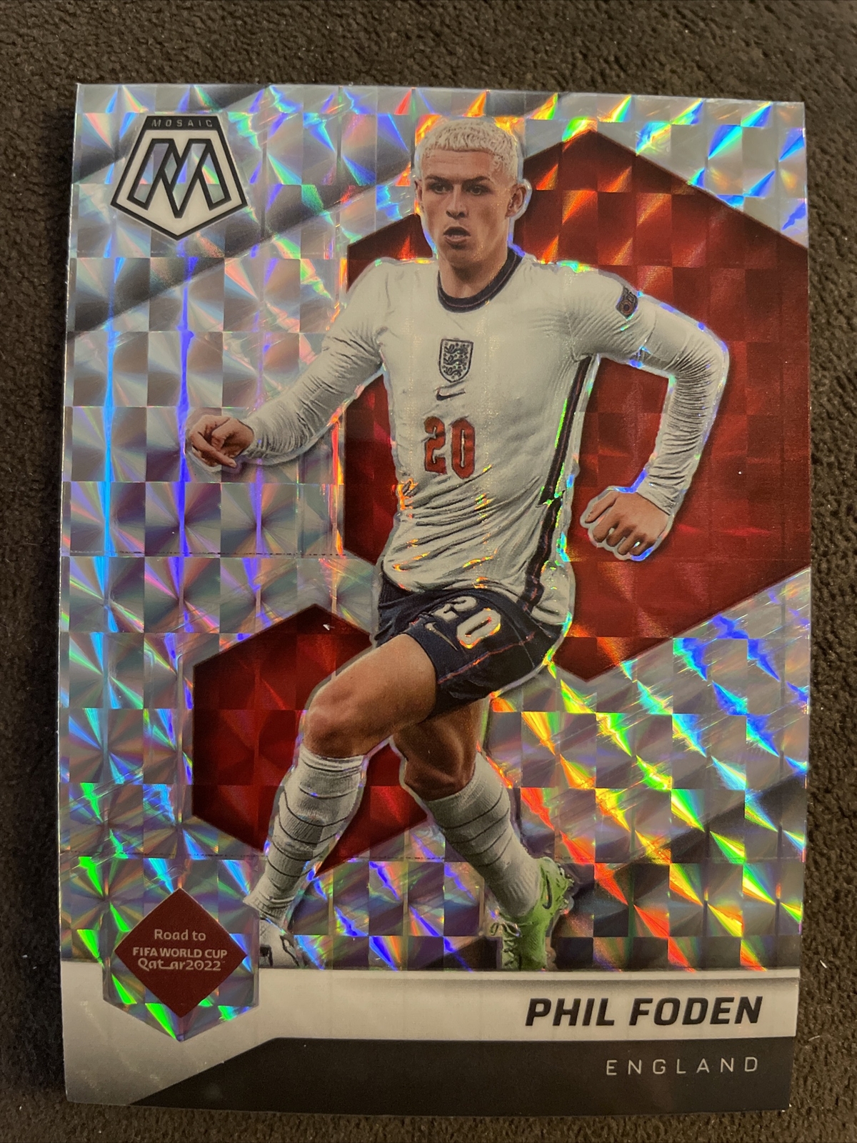 Phil Foden 2021-22 Mosaic FIFA Road World Cup Prizm Mosaic Silver Hologram 39