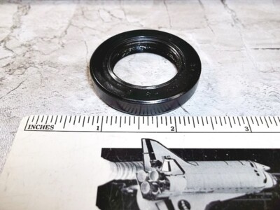 HONDA CB72 CB77 NOS OEM REAR HUB 27.5X43X8 OIL SEAL 90752-268-000