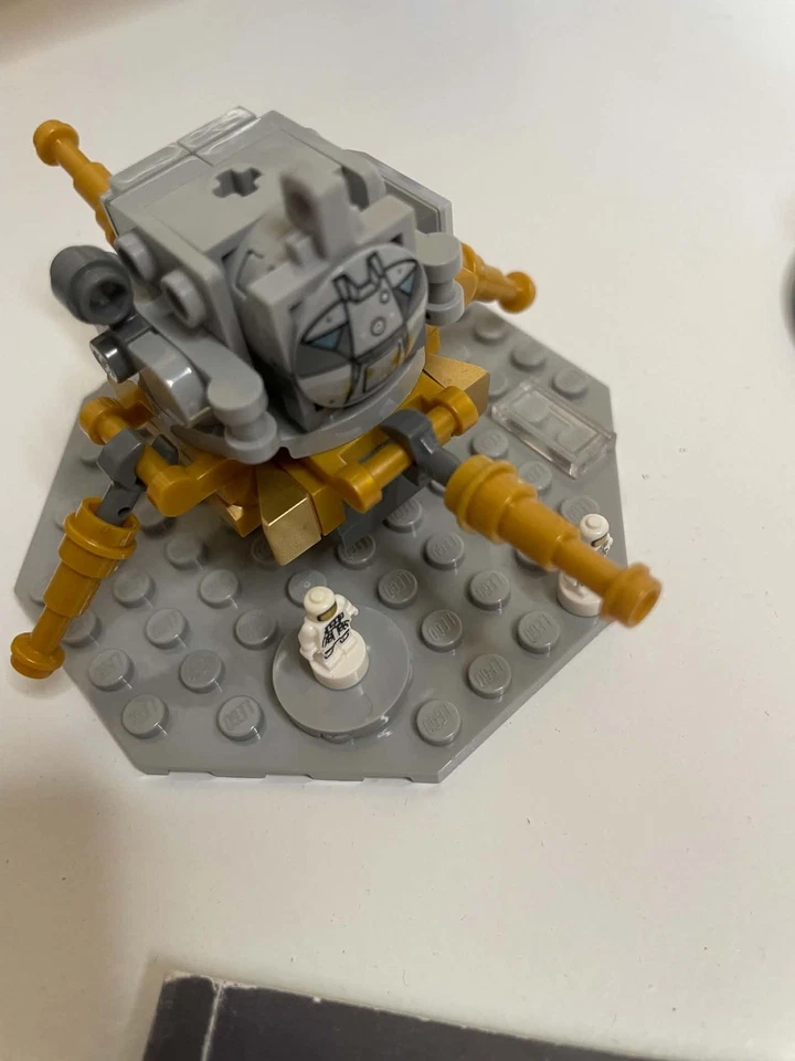 LEGO Ideas 92176 NASA Apollo Saturn V, photo 4 sur 5