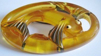 VINTAGE MARTHA SLEEPER PRYSTAL BAKELITE FLYING FISH CATFISH 3'' PIN