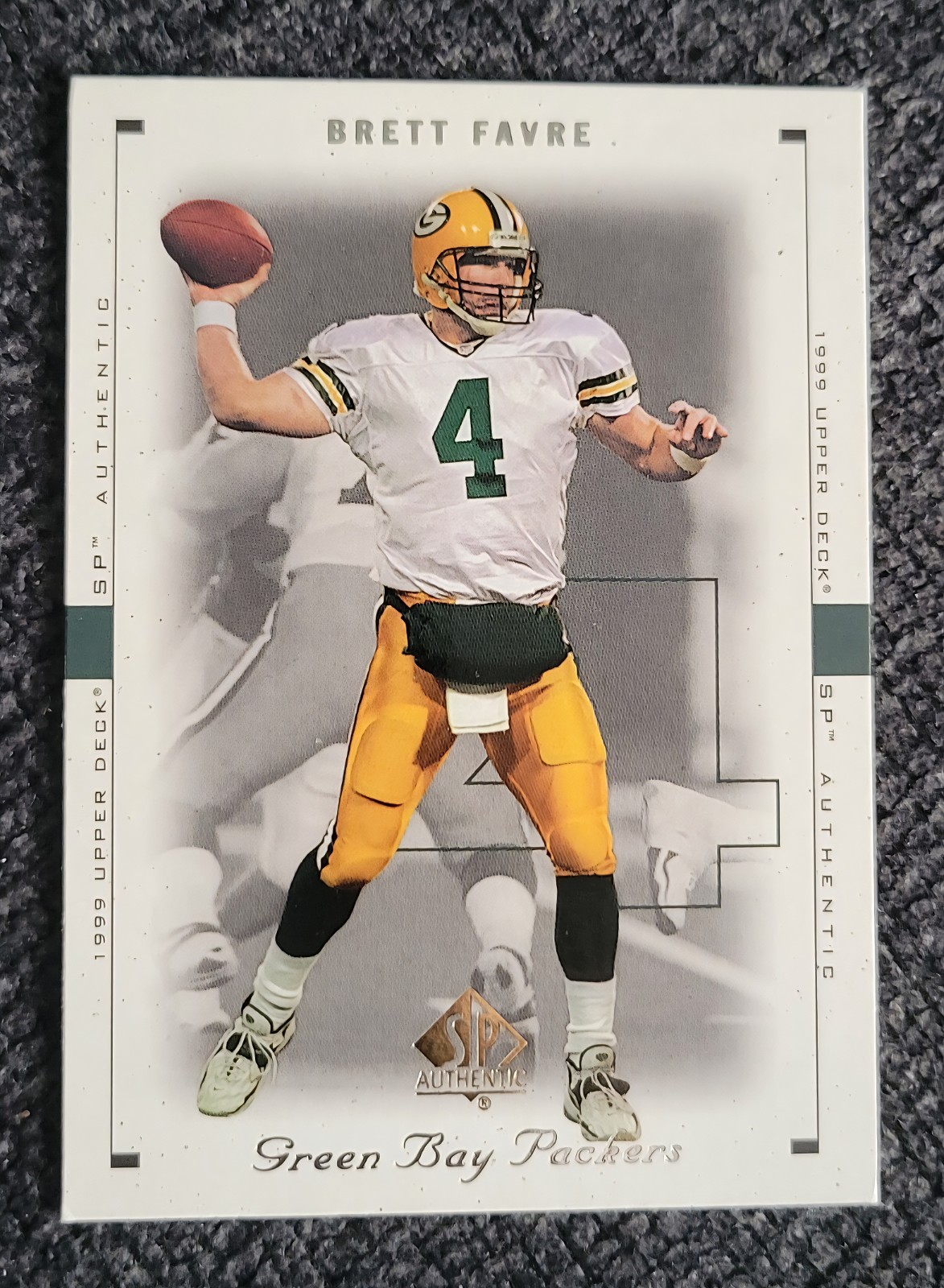 Brett Favre #32 Football Cards 1999 SP Authentic trading card — raw and PSA graded price guide