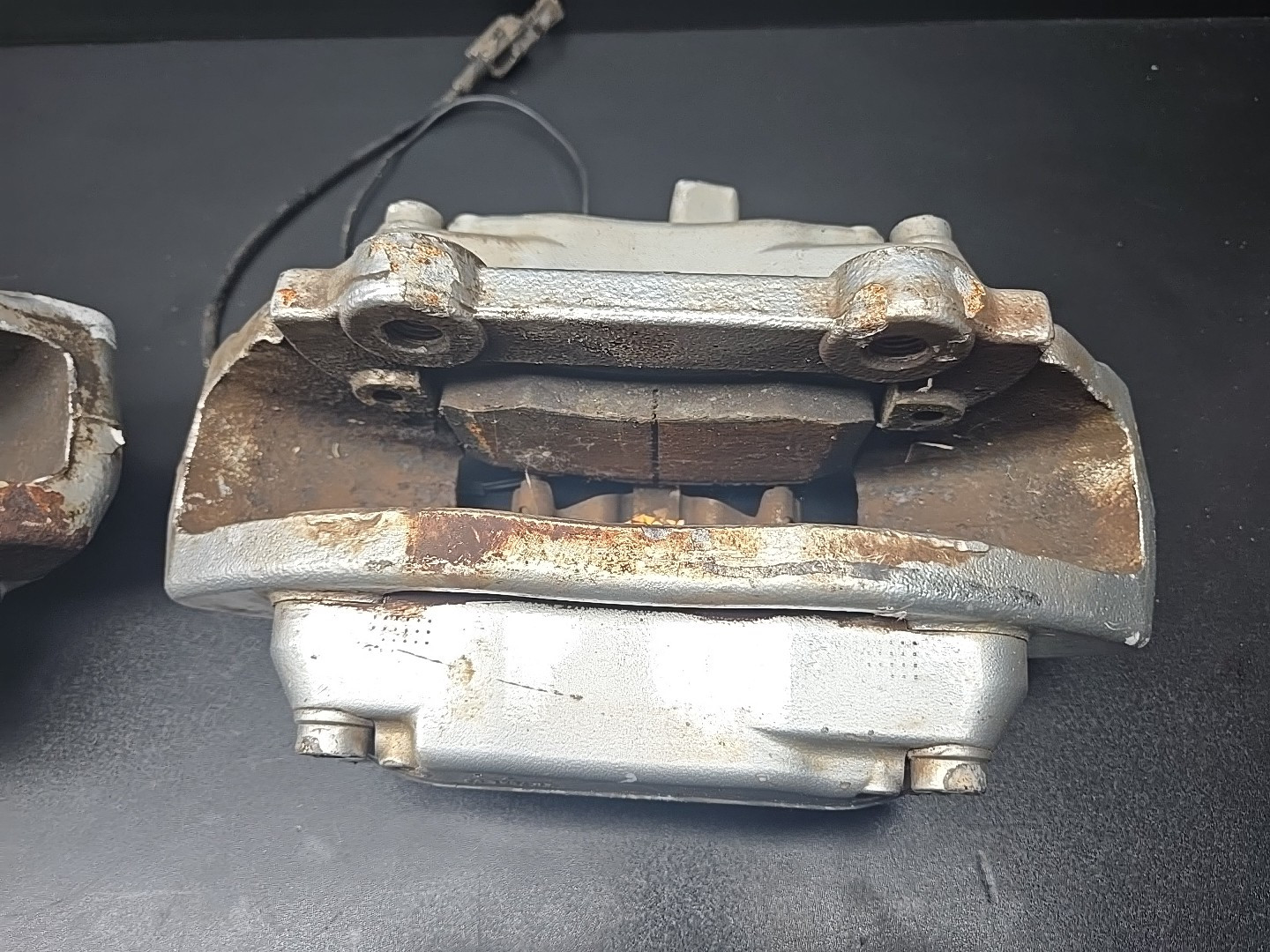 04-08 Maserati Quattroporte M139 Front Brake Calipers Left / Right Silver OEM