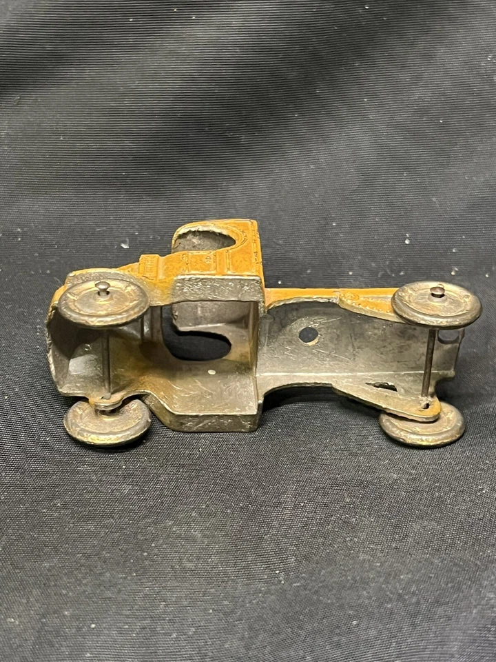 Chasis de camión Tootsietoy MACK "C" cabina 1920 Foto 4 de 4