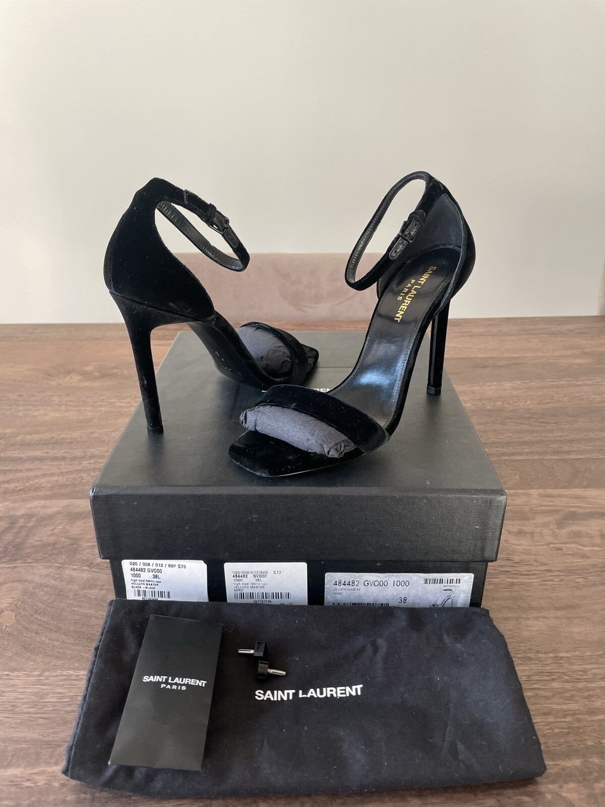 Sandali in velluto ""Ambra"" Saint Laurent taglia 38 $795