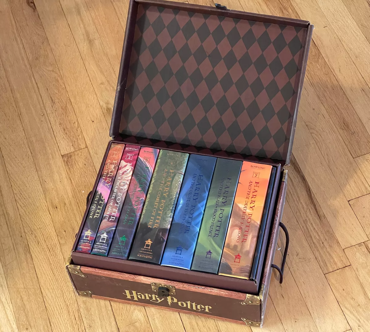 Harry Potter Hardcover Boxed Set: Books 1-7 (Trunk) [Book]