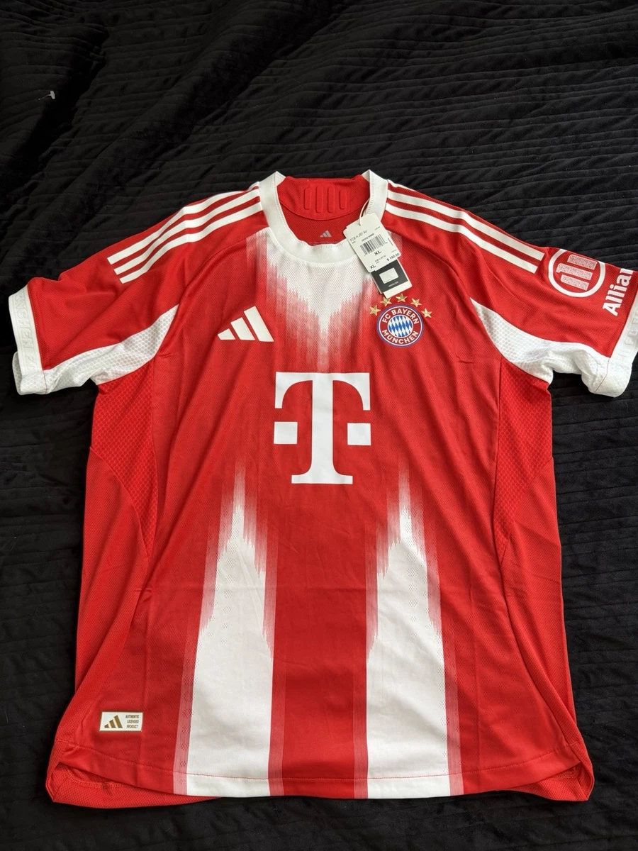25+ Bayern Munich Size XL International Club Soccer Fan Jerseys