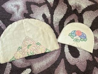 Restposten 2 Leinen Tee Cosies / Jugendstil Stickerei Teewärmer x 2