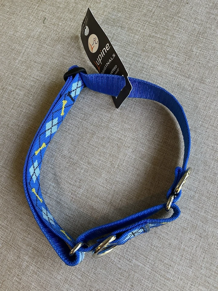 Collar de perro Lupine Martingala de 1” de ancho para cuello de 19”-27” en patrón azul Dapper Dog Foto 3 de 4