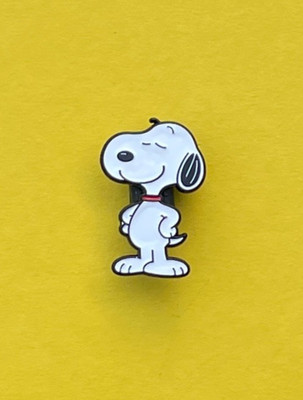 Pin/Anstecknadel/Emaille-Brosche/Badge für SNOOPY* Fans/Hund/Dog/stehend