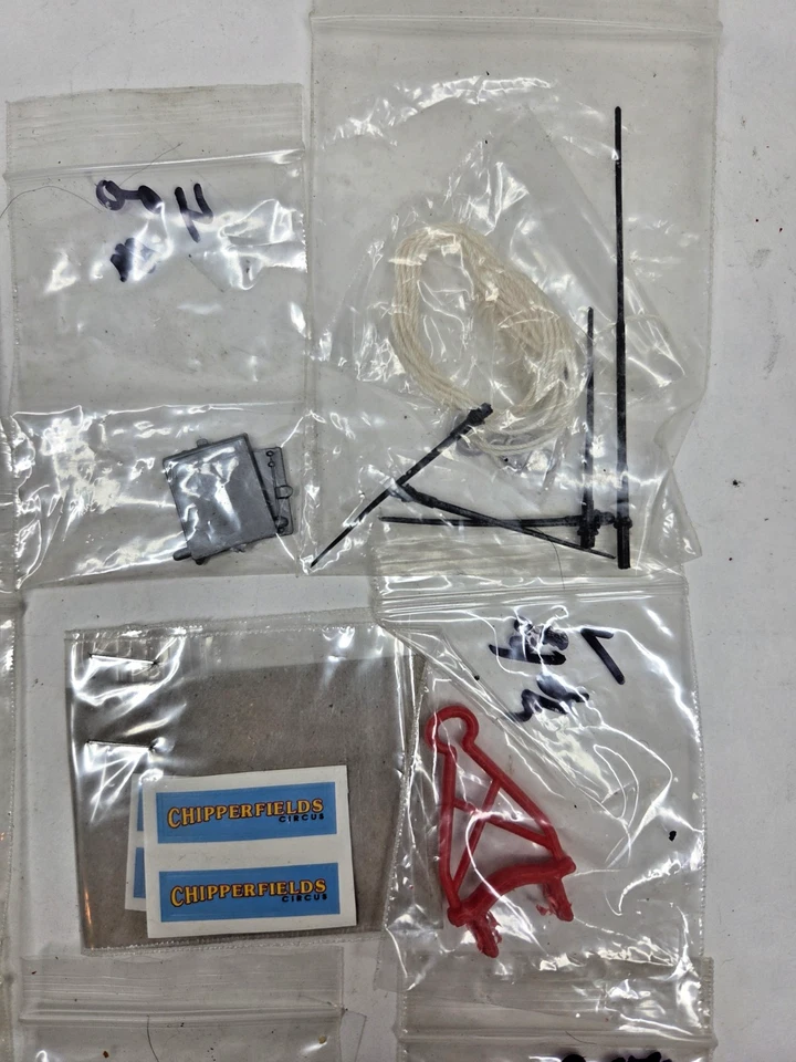 LOT 19 BAGS OF PARTS FOR CORGI TOYS CHIPPERFIELDS CIRCUS VEHICLES & CAGES - Image 3 of 4