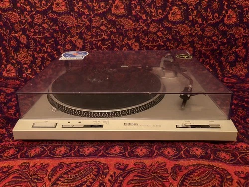 TECHNICS SL-D202 DIRECT DRIVE  Turntable Semi automatic 1980’s