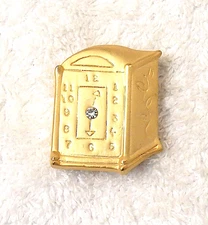 CLASSIC PIN BROOCH MANTLE CLOCK TIME PIECE HANDS NUMBERS ALARM GOLD TONE VL-T1