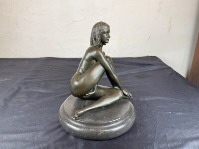 Sculpture en marbre de décoration de jardin moderne, femme endormie, design personnalisé, statue de femme allongée