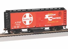 Bachmann ~ HO Scale ~ New ~ Santa Fe #14112 ~ Track-Cleaning 40' Box Car ~ 16324