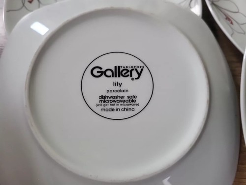 Set of 4 TABLETOPS GALLERY Lily 8" Square Salad Plates Orange Lily Flowers - Picture 4 of 5