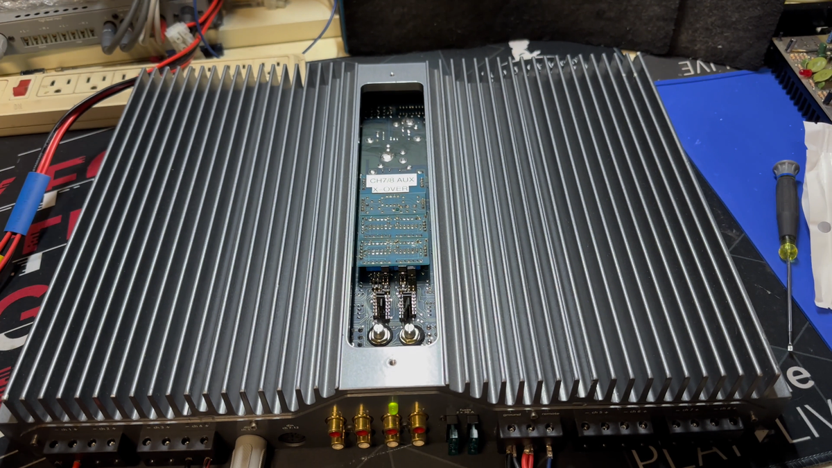 a/d/s/ # 850MX Power Plate 400W 8 Channel Amplifier Crossover Made