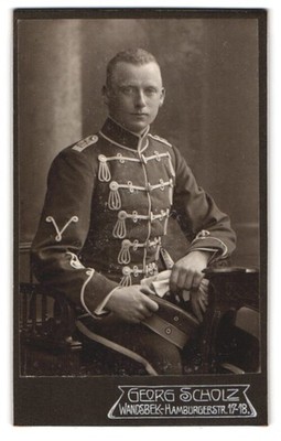 Fotografie Georg Scholz, Wandsbeck, Hamburgerstr. 17-18, Husaren in Attila mit  