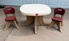 Paso 2 Paso 2 Dos Tradiciones Niño Niño Niño Mesa y Silla Marrón Beige GUC EE. UU.