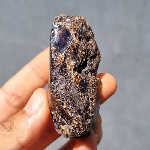 33 gr Genuine Sumatra Amber Rough Bluish Black - Half Polished Sumatran Amber - Picture 4 of 6