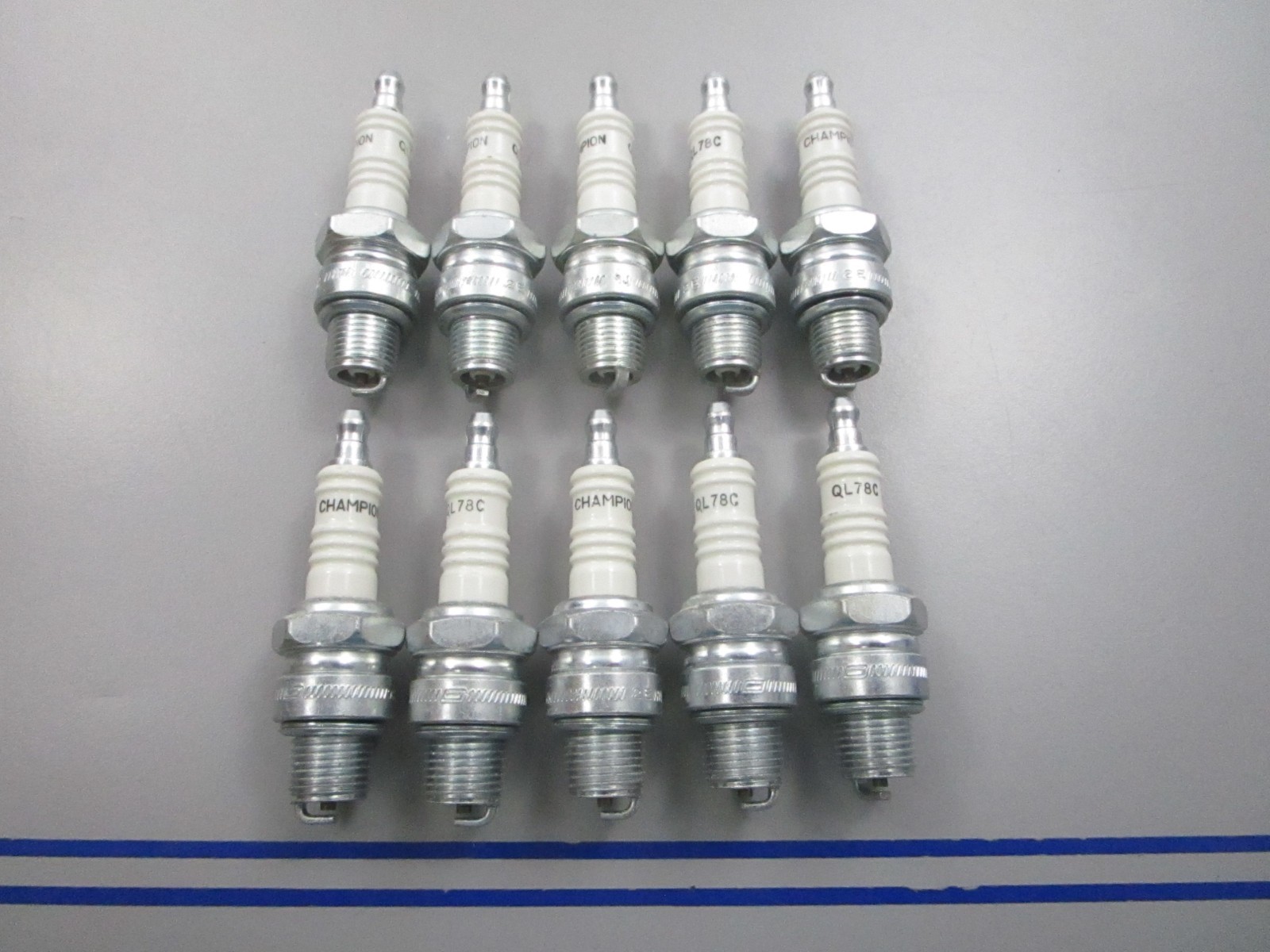 NEW LOT OF 10 QL78C Champion Spark Plug 0810