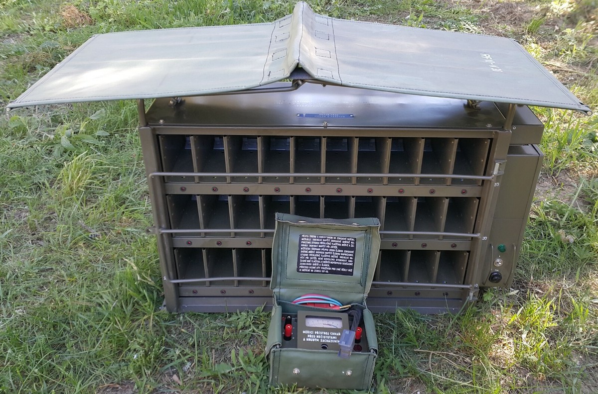 BATTERY CHARGER RF10-K30 FOR MANPACK RF-10 RADIO CZECH ARMY