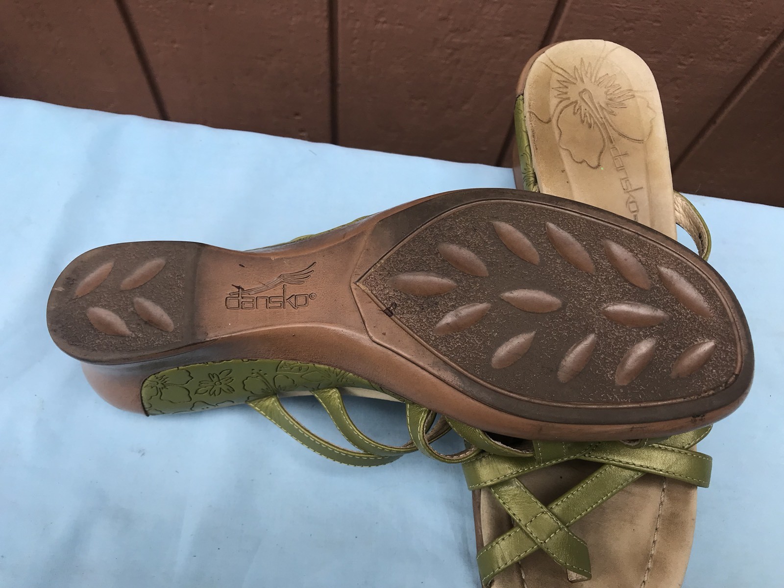 EUC RARE Dansko Green Leather 38 US 7.5 - 8 Wedge Sandals Straps Thong A6 image 9