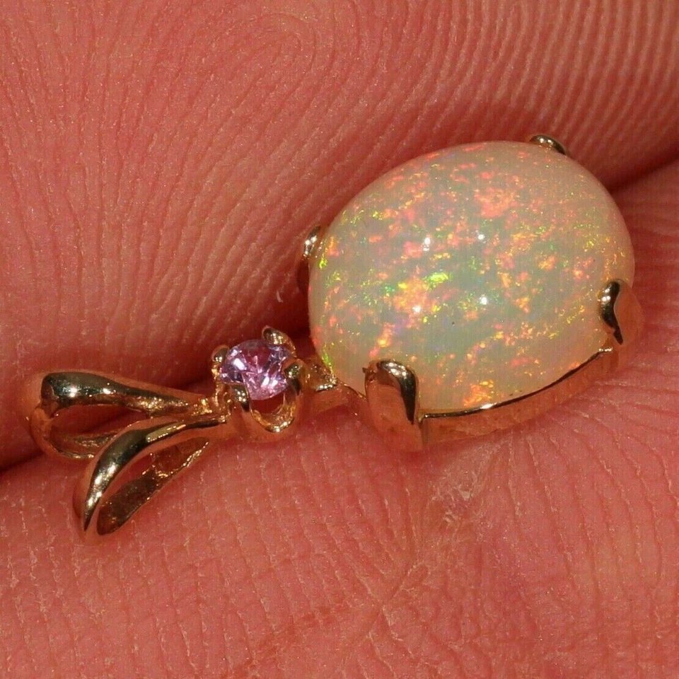 Colgante solitario de diamantes de ópalo de fuego de corte ovalado de 3 quilates de oro amarillo de 14 quilates sobre cadena gratis Foto 3 de 4