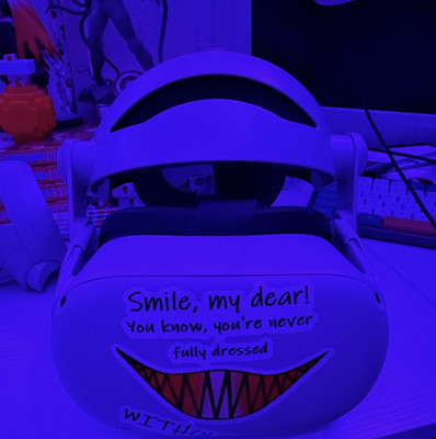 Meta Oculus Quest 2 Standalone VR Headset White w/ Controllers Smile Decal
