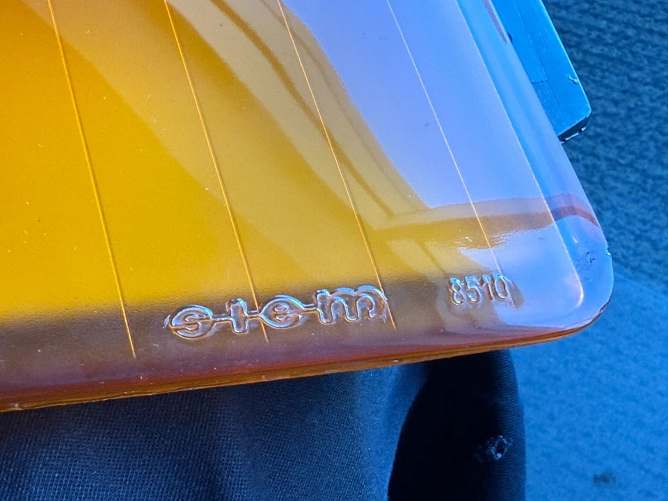 1984 Ferrari BB512i right front signal light - Image 3 of 4