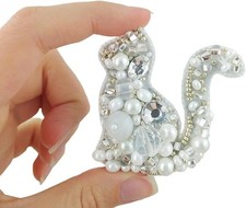 Cat Brooch Beadwork Kit for Crafting Unique Jewelry Designs