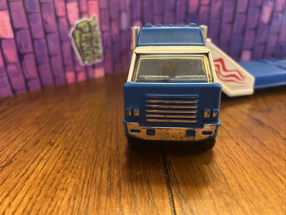 Tonka Semi Hauler With Lowboy Trailer Diecast Red White And Blue 812735-A-4 - Image 3 of 4