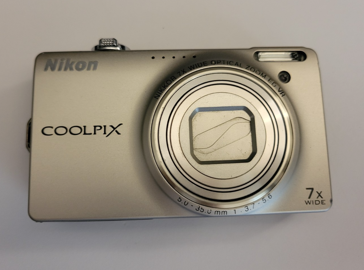 Nikon COOLPIX S6000 14.2MP Digital Camera - Champagne silver for