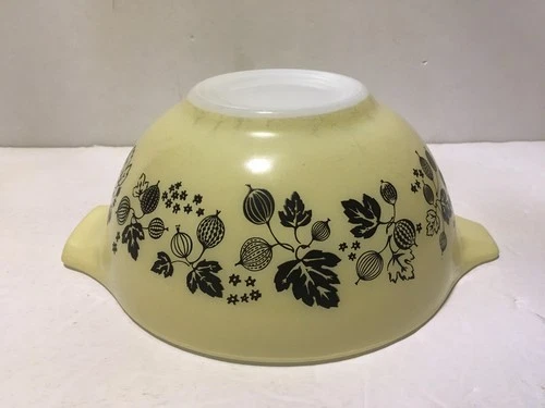 Vtg Pyrex Gooseberry Cinderella 442 Mixing Bowl 1.5 Qt Yellow Black Nesting