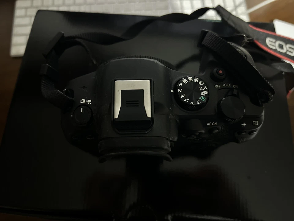 Canon EOS R6 Mark II, foto 2 di 5