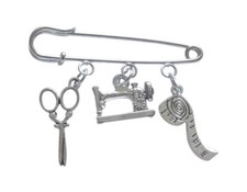 Spilla gioiello spillo Charms Couture, forbice, nastro e macchina da cucire.