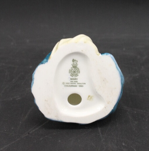 Vtg 1993 ROYAL DOULTON "MARY" HN3485 Fine Bone China Figurine 3" Tall