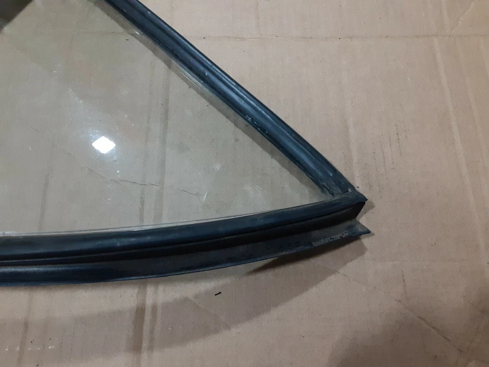 Studebaker 1952 techo rígido Champion & Commander ventana trasera izquierda Foto 3 de 4