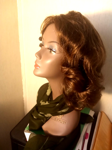 Vintage Euro Mannequin Display Head With Wig & For Jewelry Hats or Scarves - Picture 4 of 15