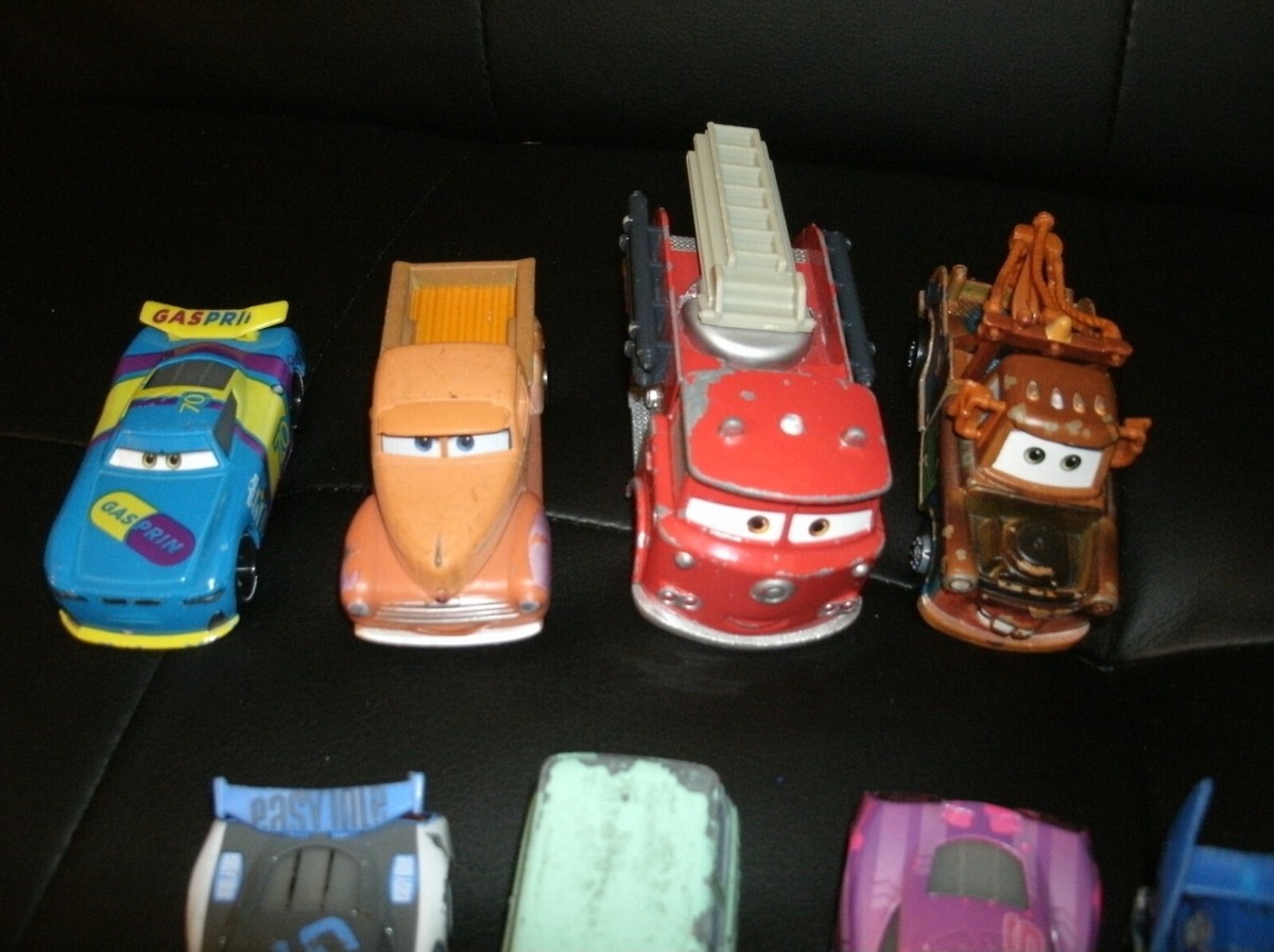 ディズニーキャラクター ミニカー27点 DISNEY PIXAR CARS MINI RACERS TOKYO MATER BOX #27 2022 FREE